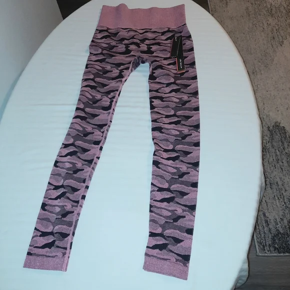 Camo Pink and gray camouflage leggings - Picture 6 of 7